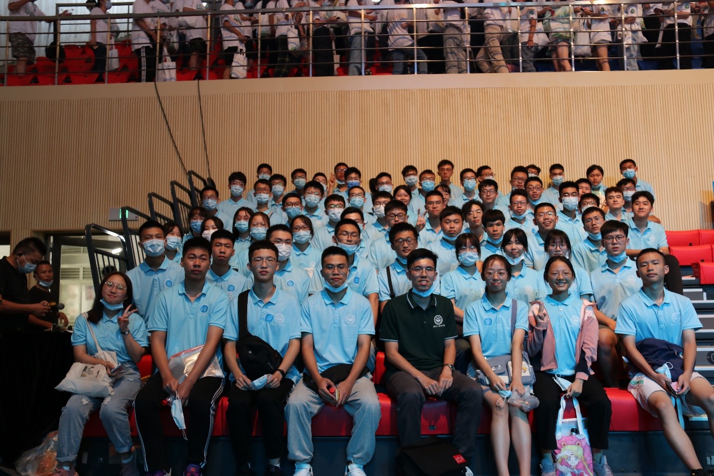 Beat365中文官方网站2020级本科生参加校开学典礼合照